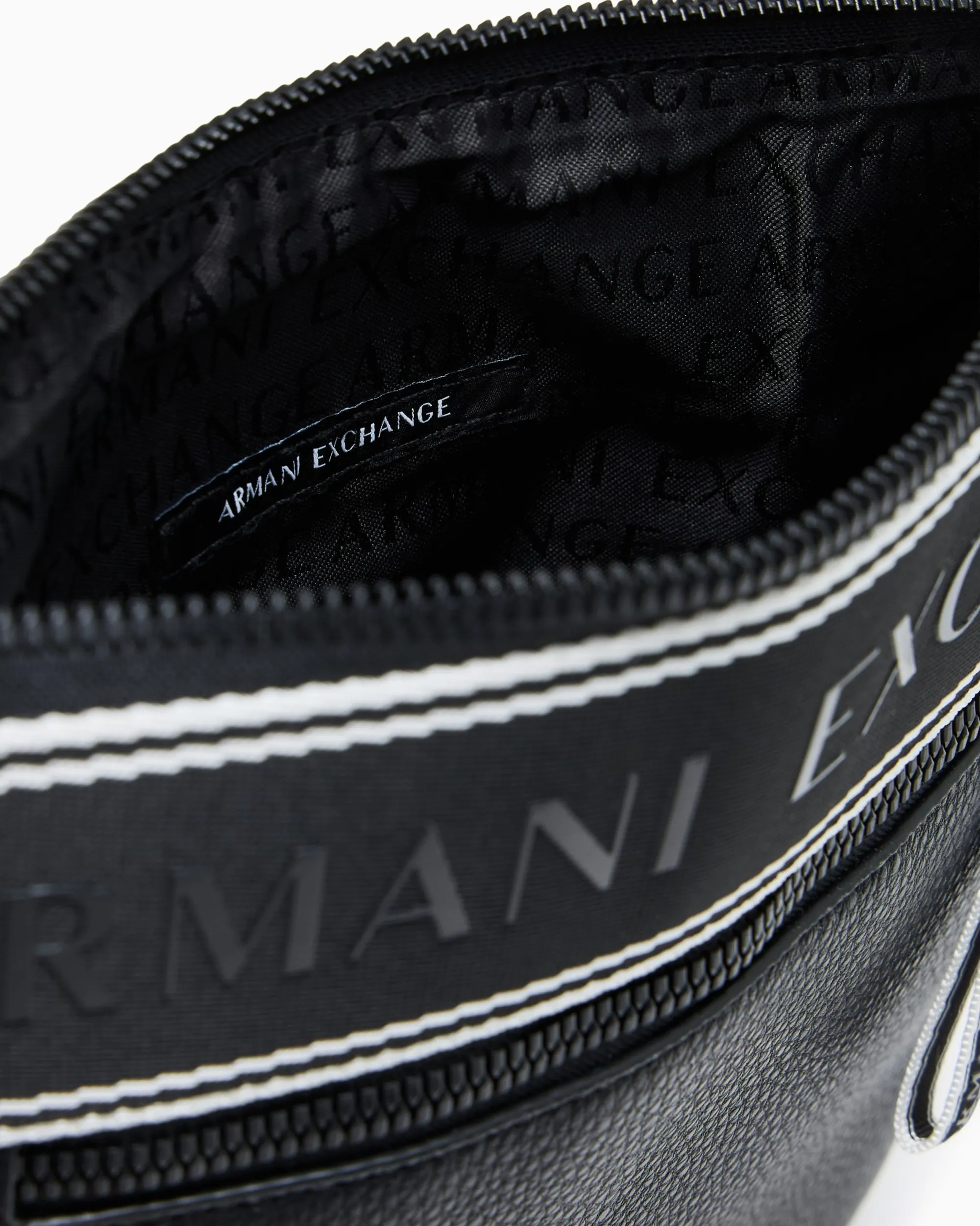 Armani Exchange Tracolla In Tessuto Tecnico Nero Xm002610Af22662 175438